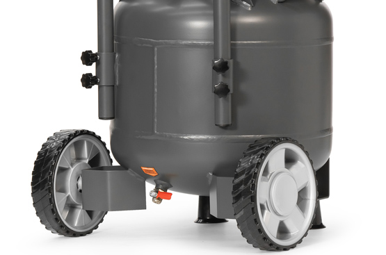 Позволяют быстро и с удобством перевезти компрессор в любое место рабочего пространства.