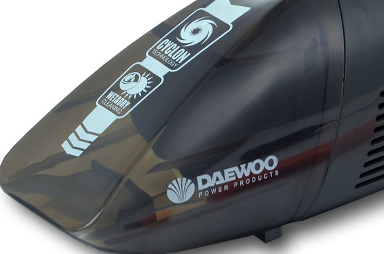 Пылесос Daewoo не требует использования мешков для сбора пыли и других расходных материалов. Достаточно нажать одну кнопку, чтобы отсоединить пластиковый контейнер пылесборника и перевернуть его для очистки.